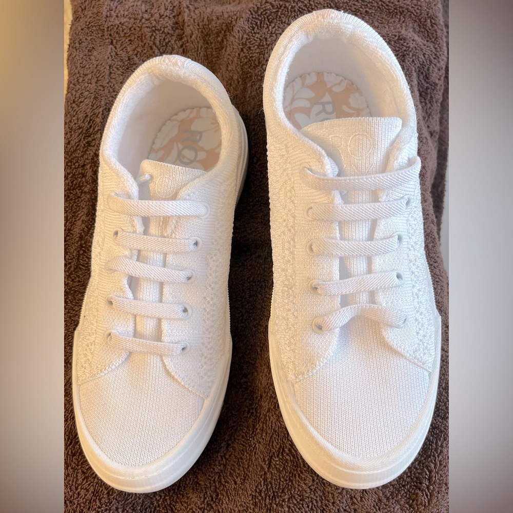 Roxy rae knit sneakers size 7 very clean only worm once